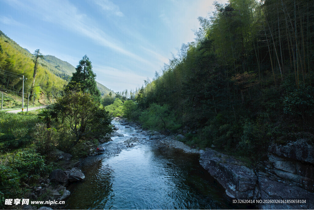 山间溪流