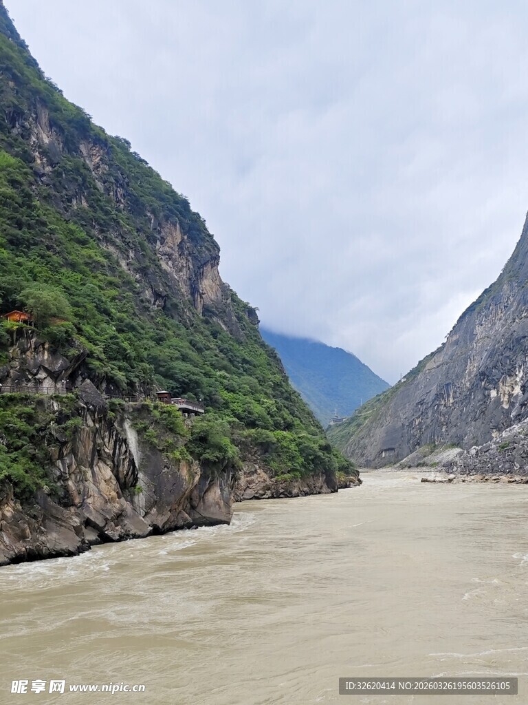 壮丽长江峡谷风景