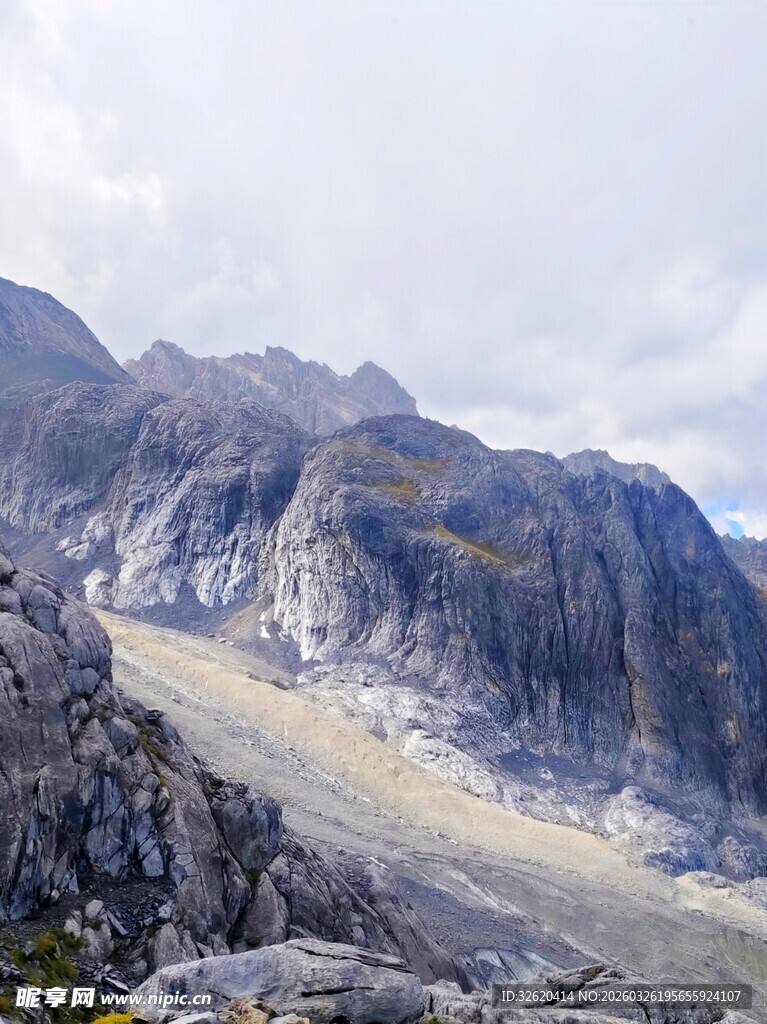 壮丽高山景观
