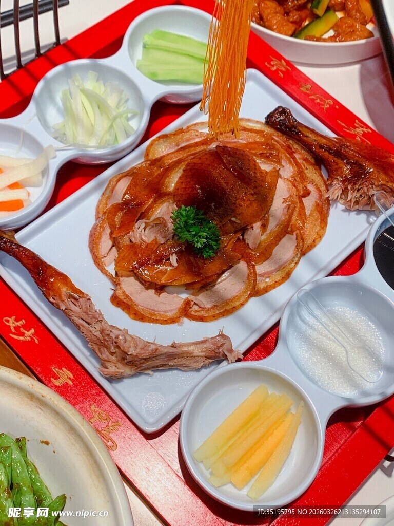 美味烤肉拼盘多样蘸料