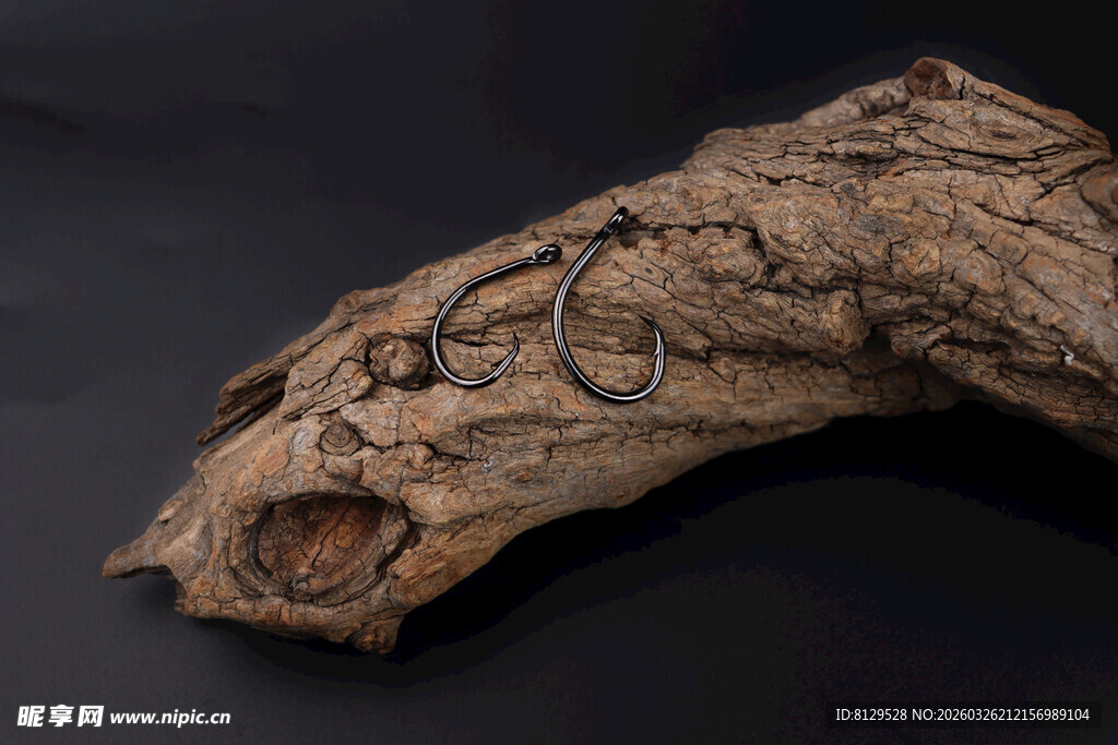 古朴纹路的弯曲木头