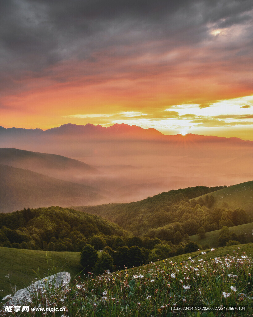 山间日落美景