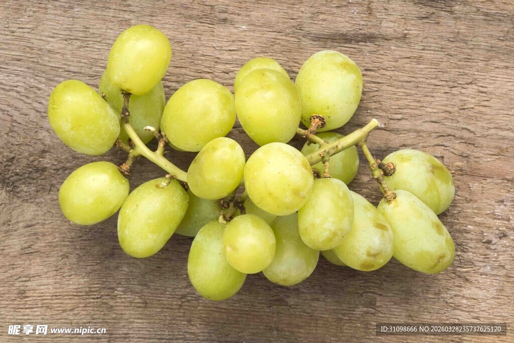 新鲜青葡萄