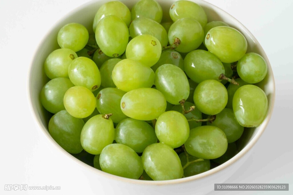 碗中青绿葡萄饱满诱人