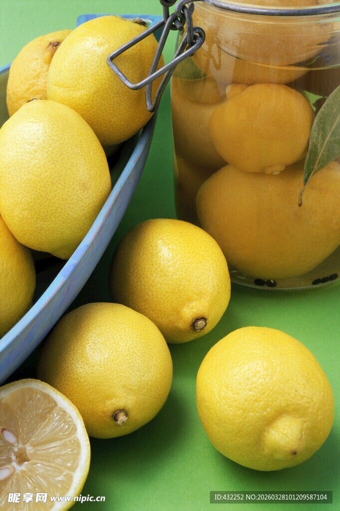 新鲜柠檬摆拍