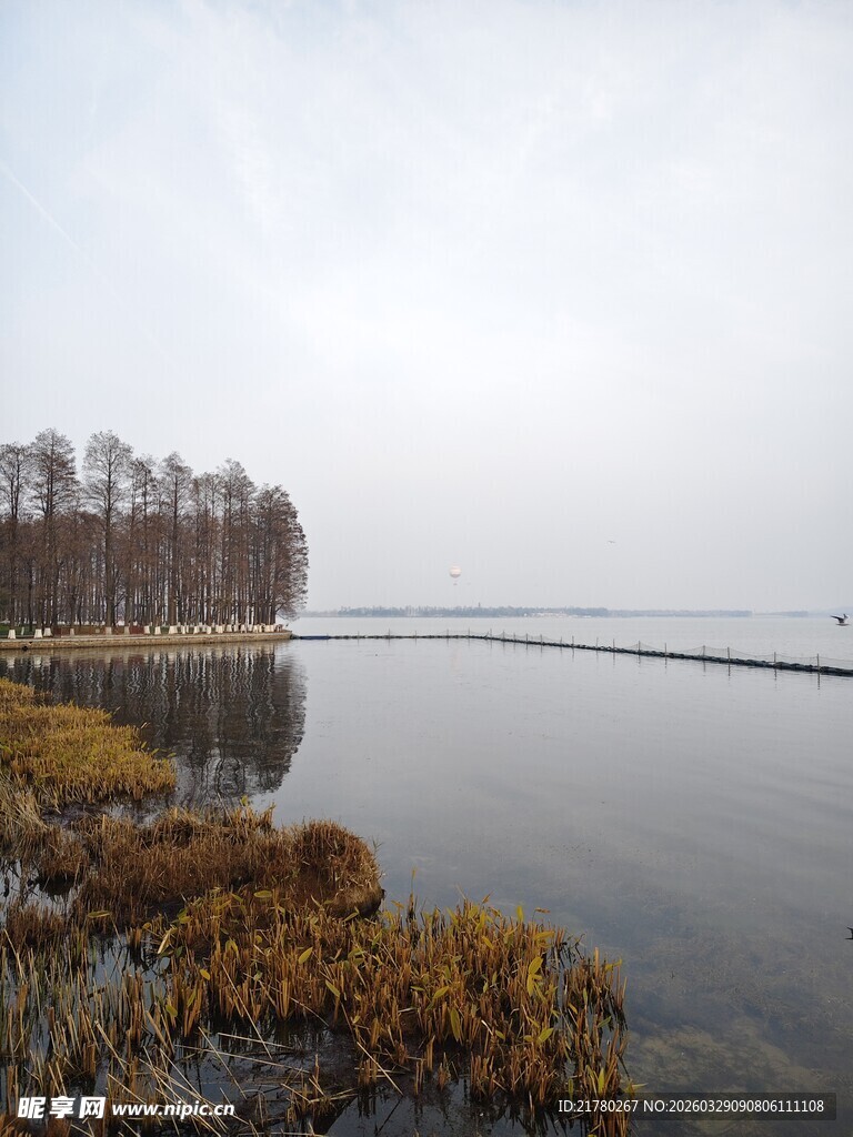 湖畔冬日景致