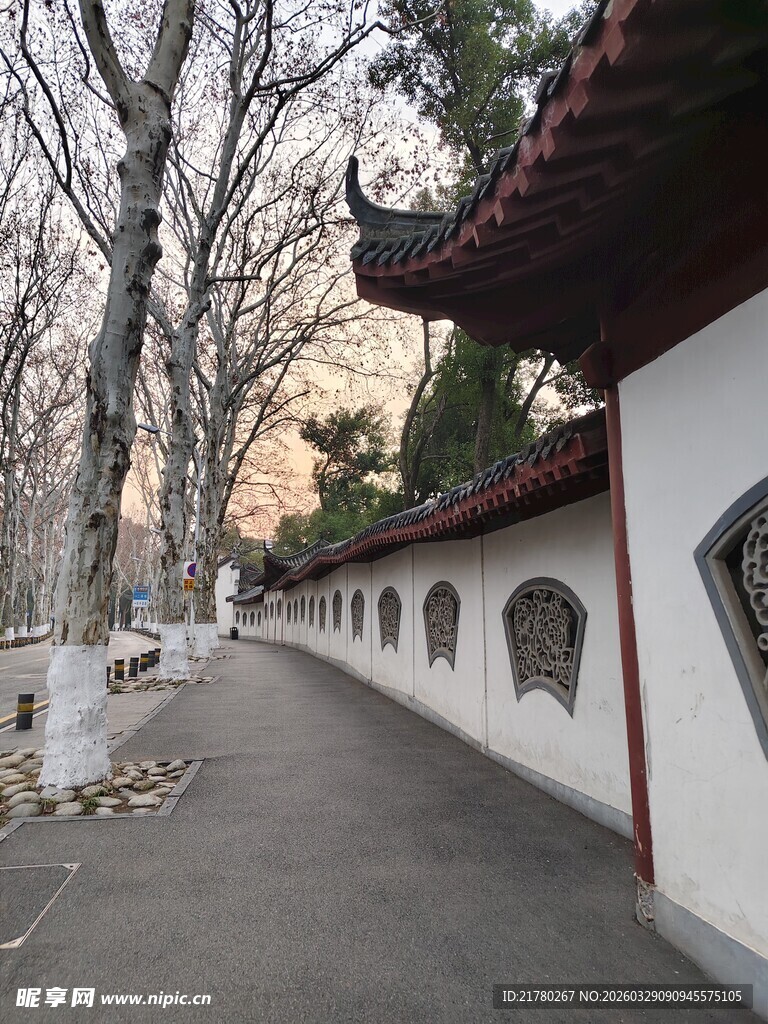 古墙小道冬日