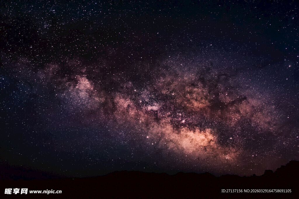 璀璨星空下的壮丽宇宙景观