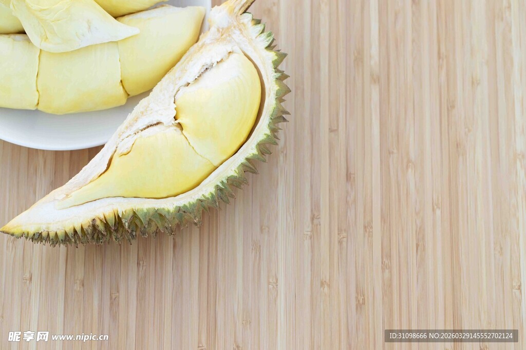 切开的新鲜榴莲果肉