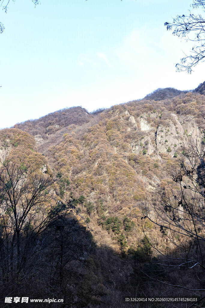 秋日山峦景色