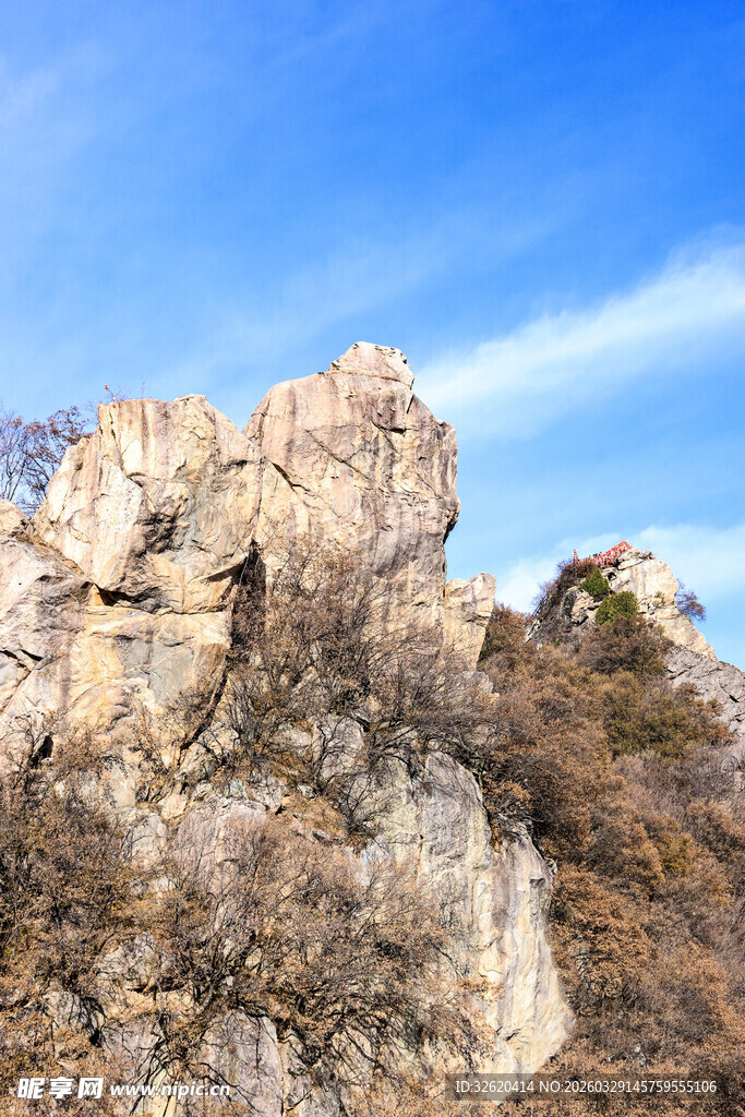 峻峭山石