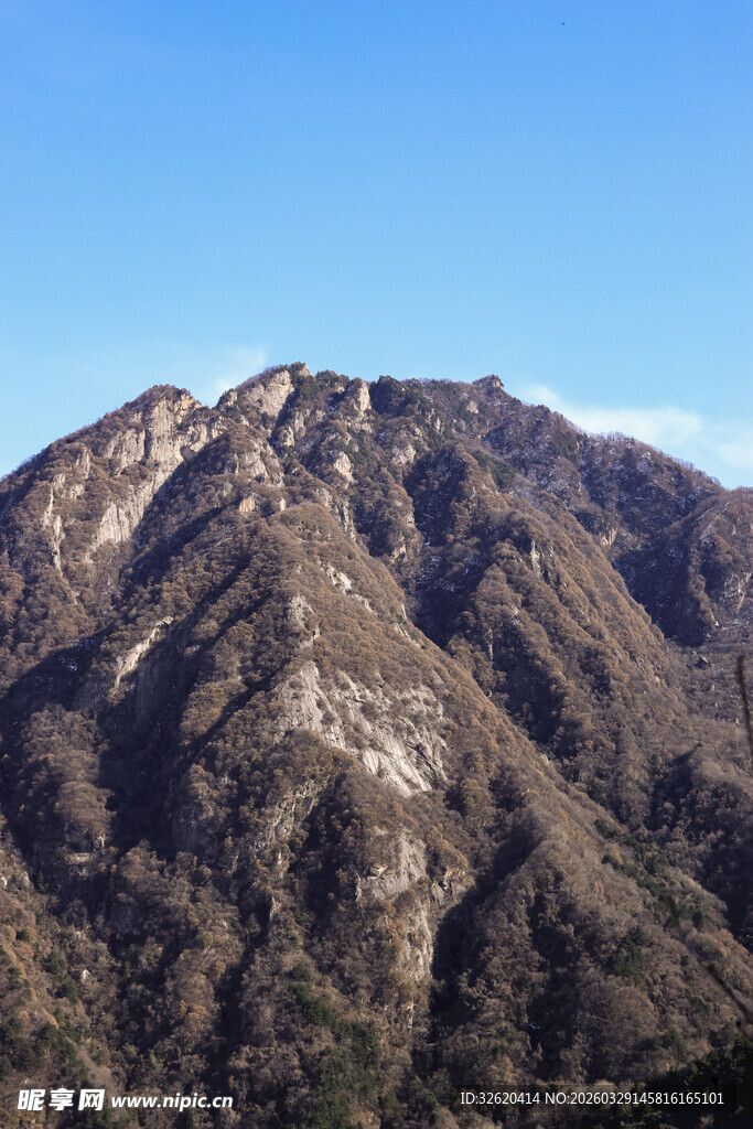 巍峨山峦