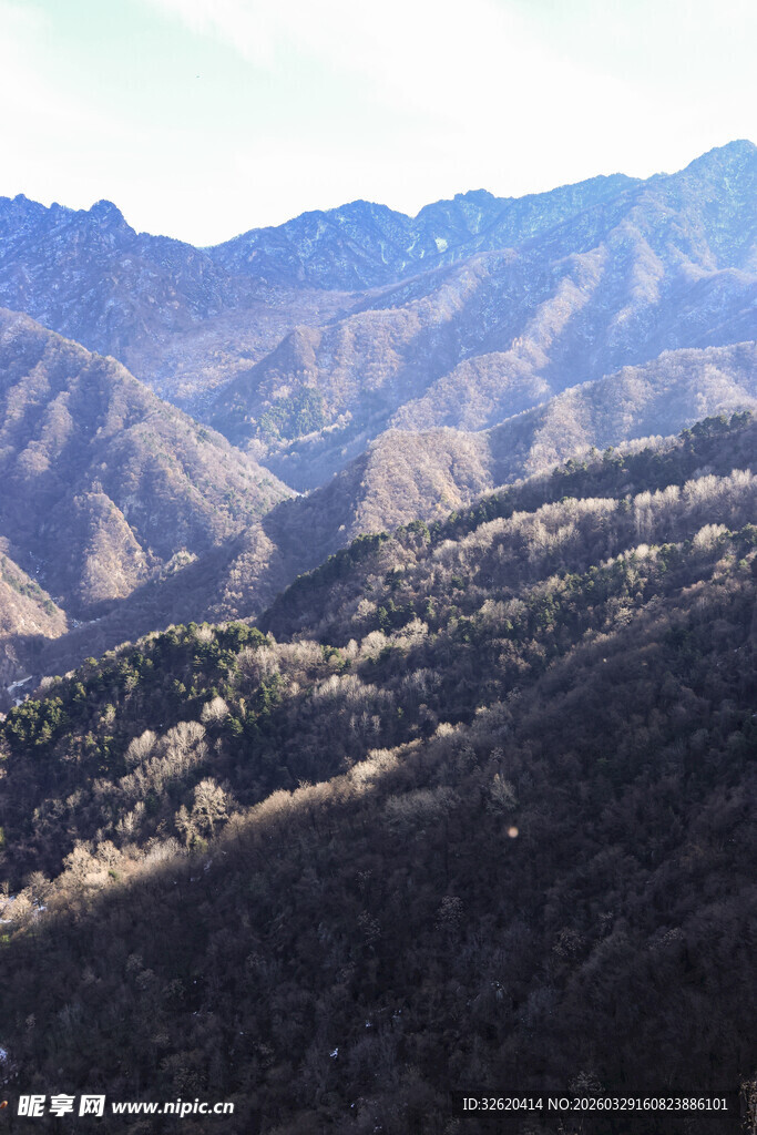 壮丽山峦景色