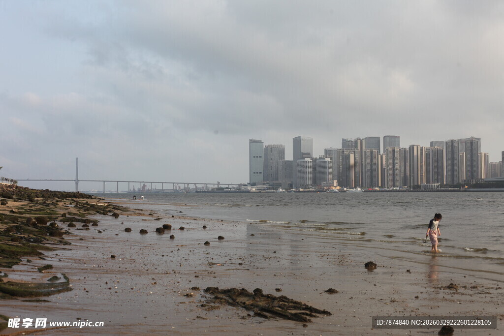 湛江海滨城市滩涂处的风景