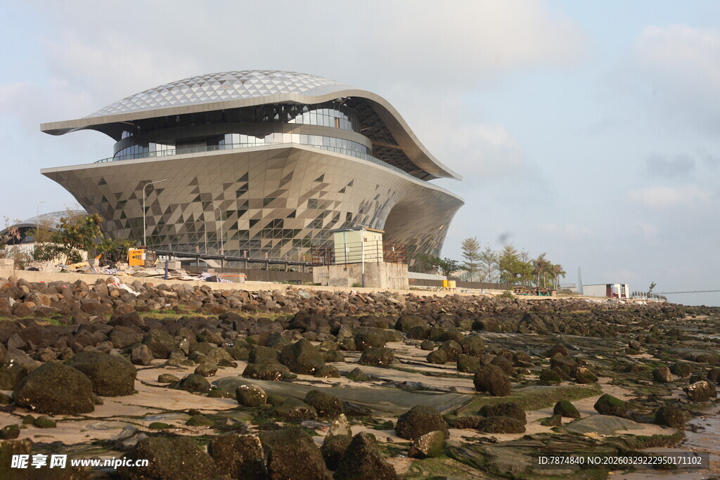 湛江海边独特造型的现代建筑