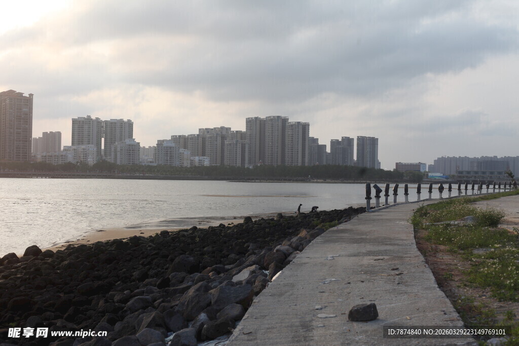 湛江城市河畔风光