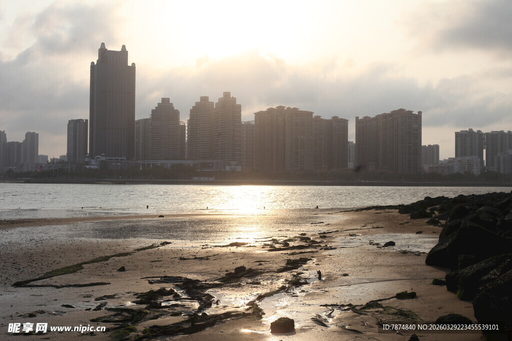湛江海滨城市日出美景