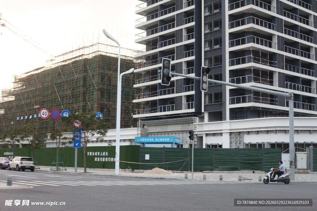 湛江城市在建高楼外观景象