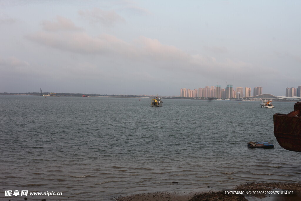 湛江海滨城市黄昏海景