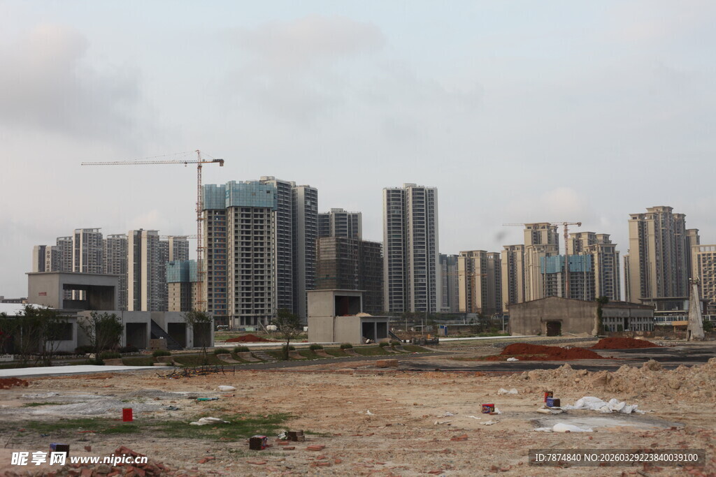 湛江城市建设中的新旧区域对比