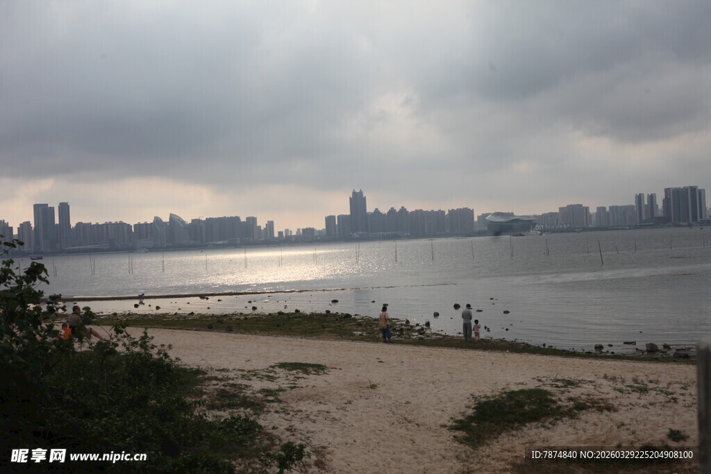 湛江江边城市风光 宁静开阔