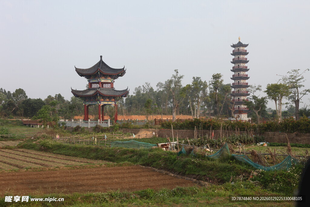 湛江田园中的古塔与古亭
