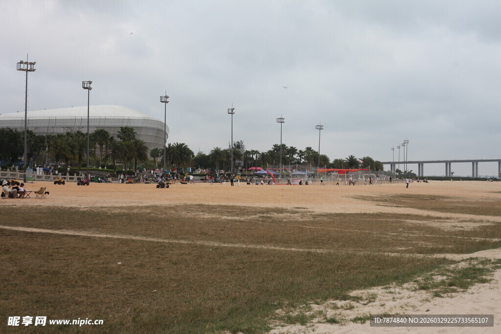 湛江户外空旷运动场场景
