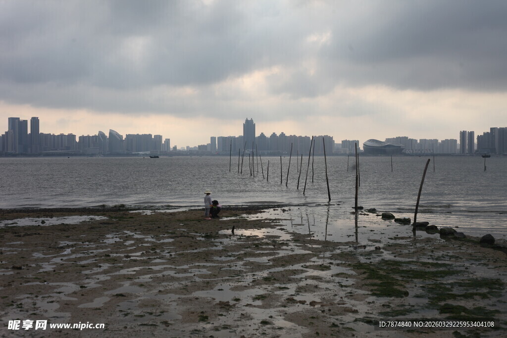 湛江阴天海滨城市景观