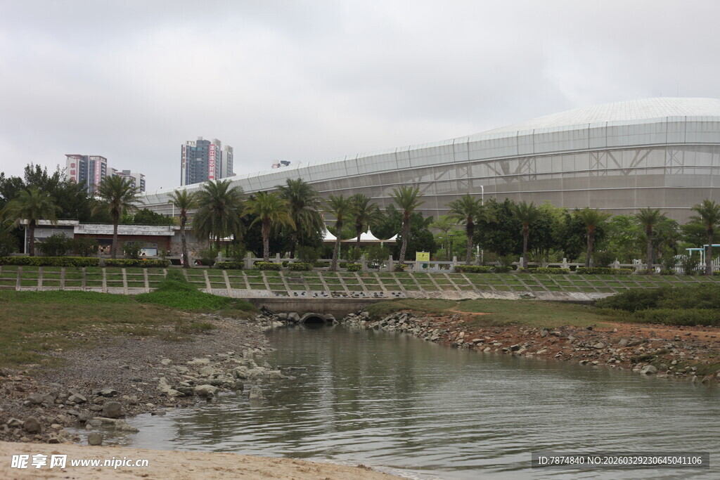 湛江城市水边景观与现代建筑