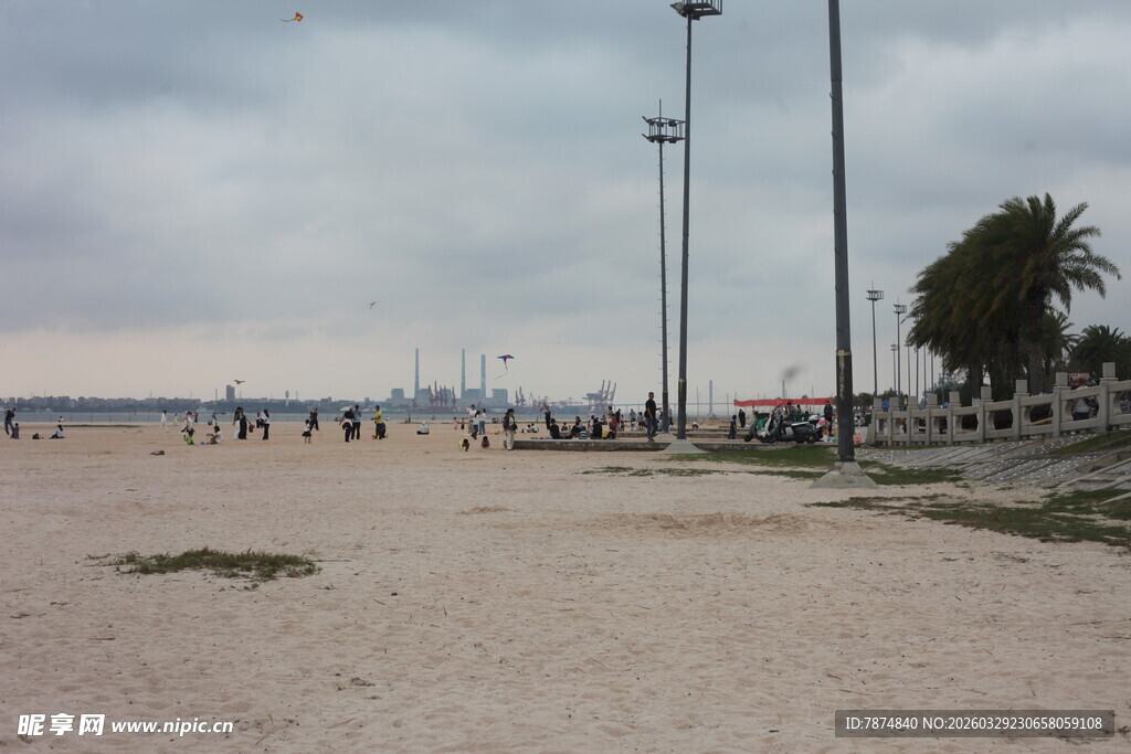 湛江海滨沙滩景象