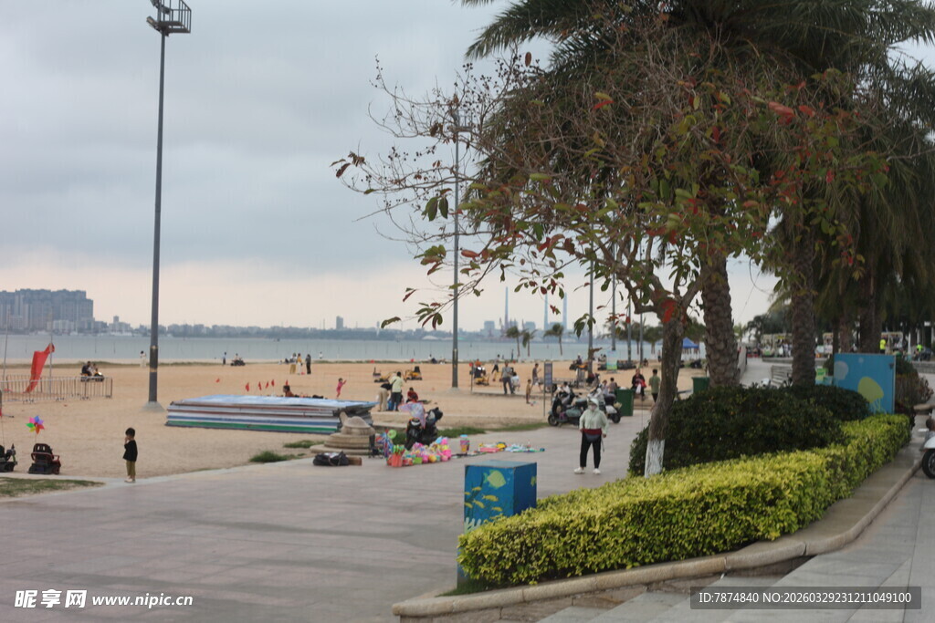 湛江海滨休闲步道景色宜人