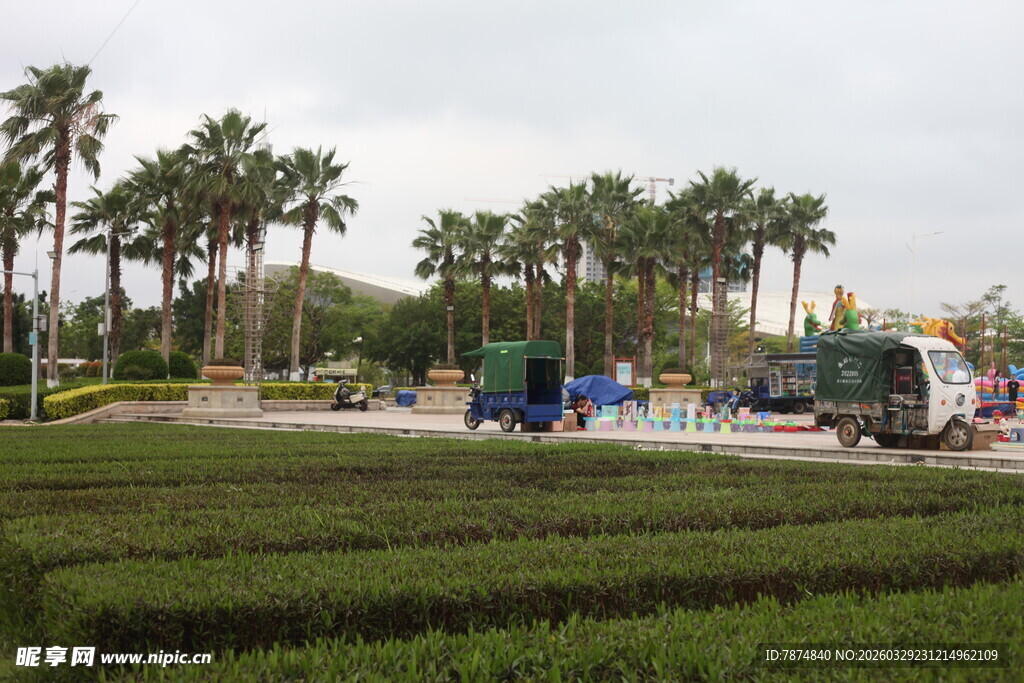 湛江户外停车场与绿植景观