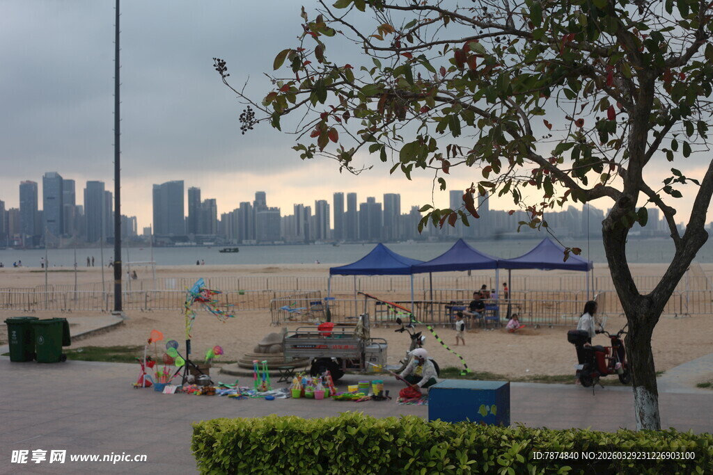 湛江城市海滨休闲场景