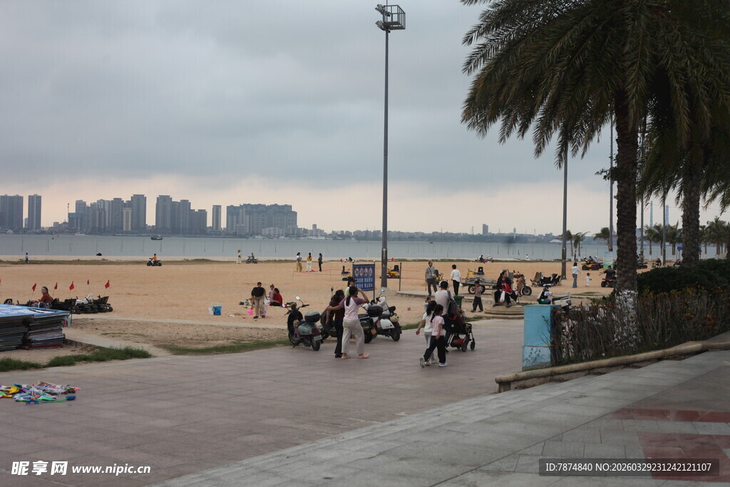 湛江海滨漫步场景