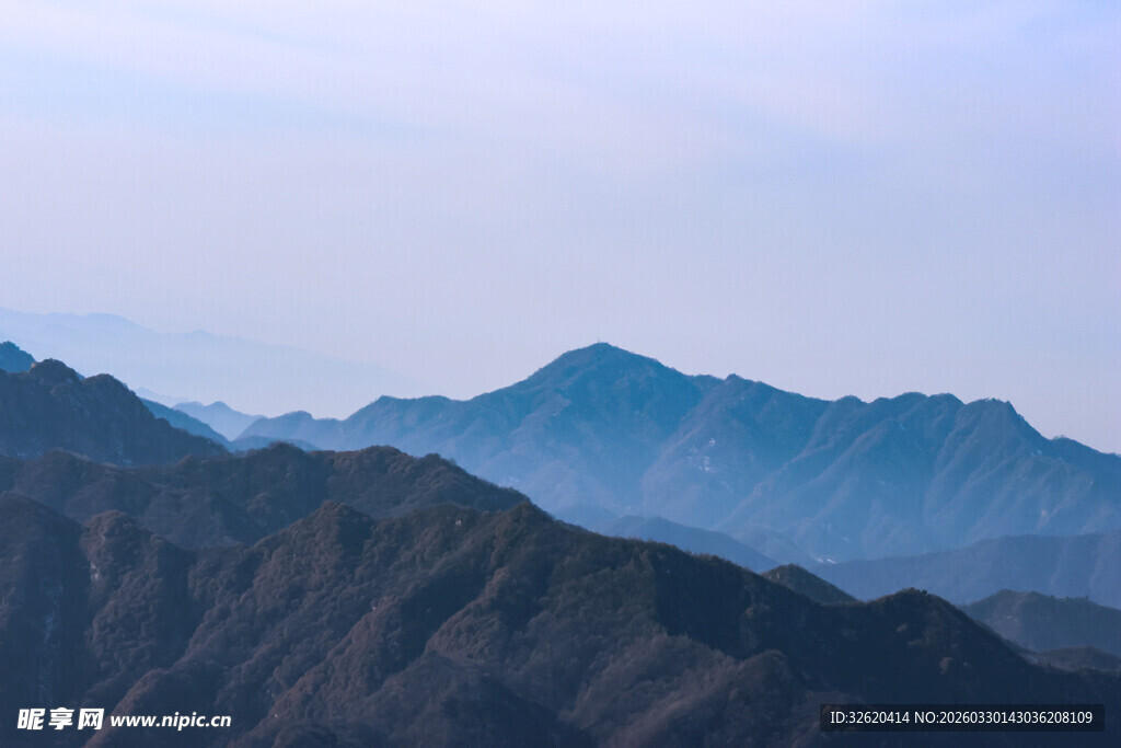 壮丽群山远景