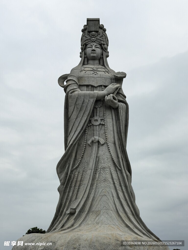 巨大妈祖雕像
