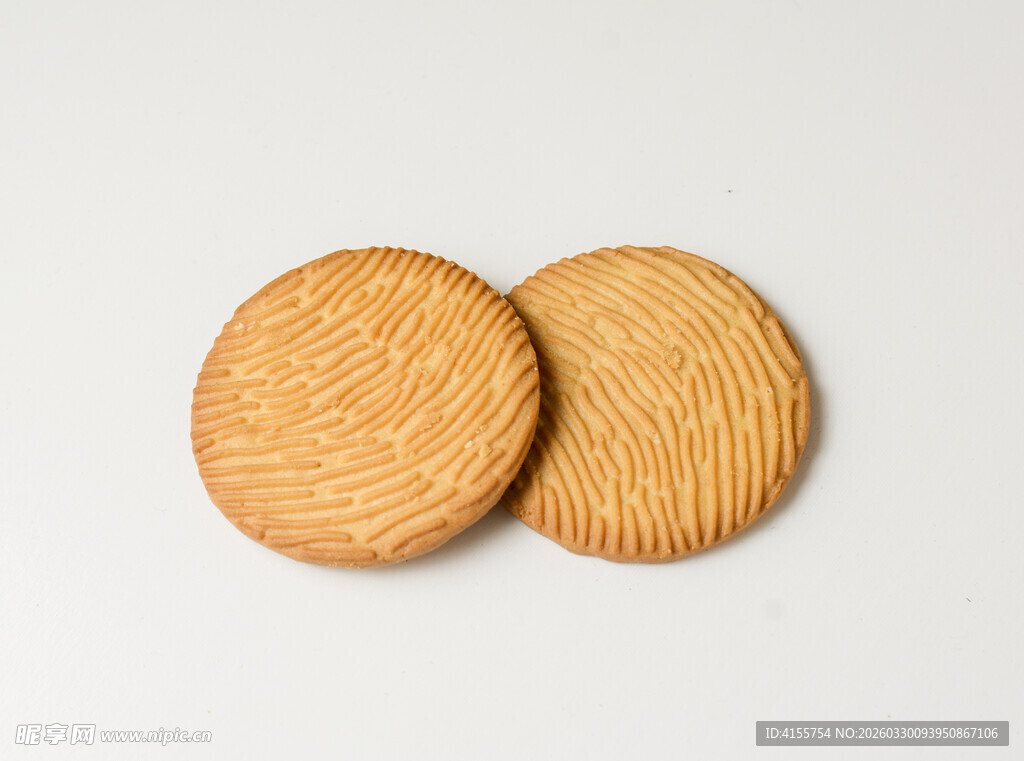 两块纹理清晰的 猴头菇饼干