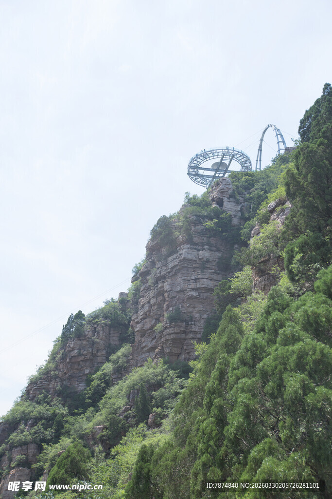 山顶上的独特建筑景观