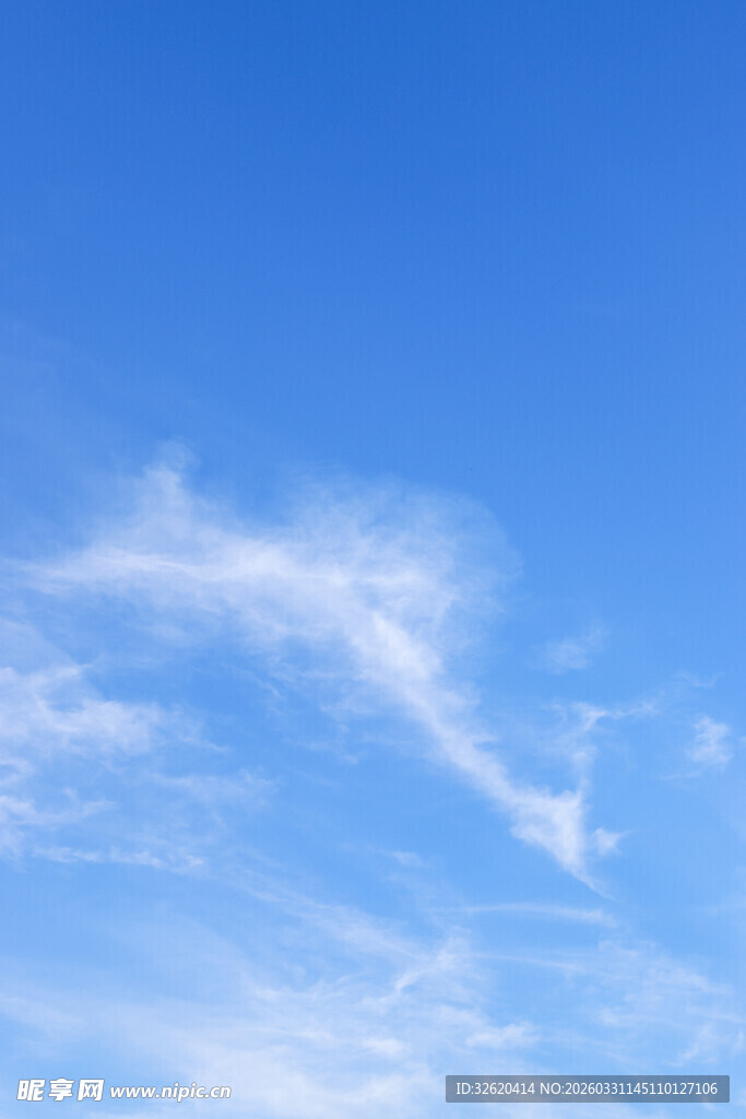 蓝天飘着轻柔白云