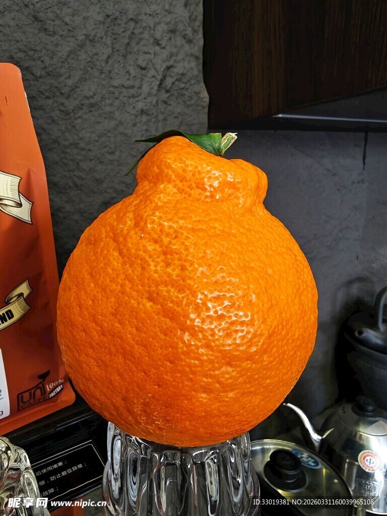 奇特造型的橙色水果