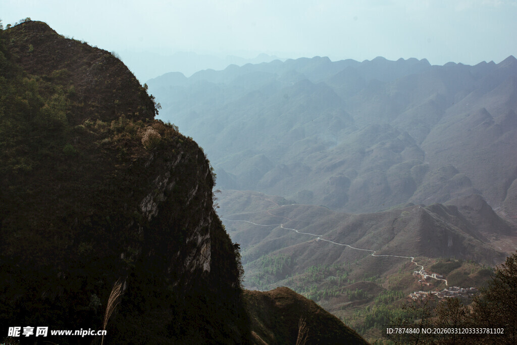 巍峨山峦 尽显自然壮美
