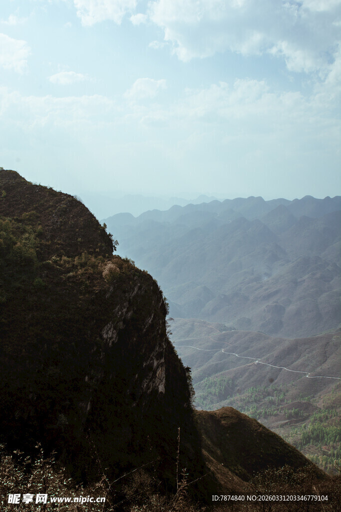 高山远眺壮丽风景