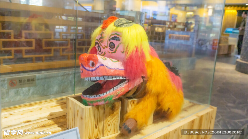 传统彩色木偶展示