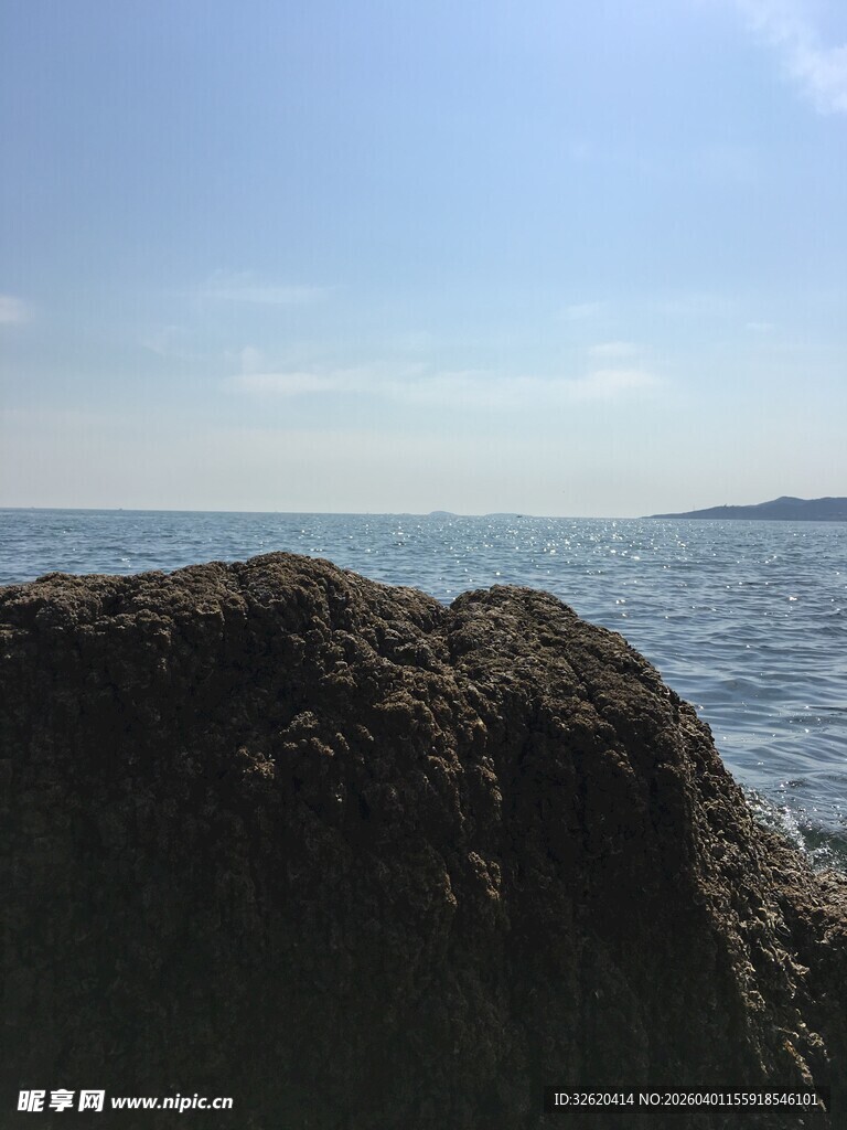 海边礁石景观