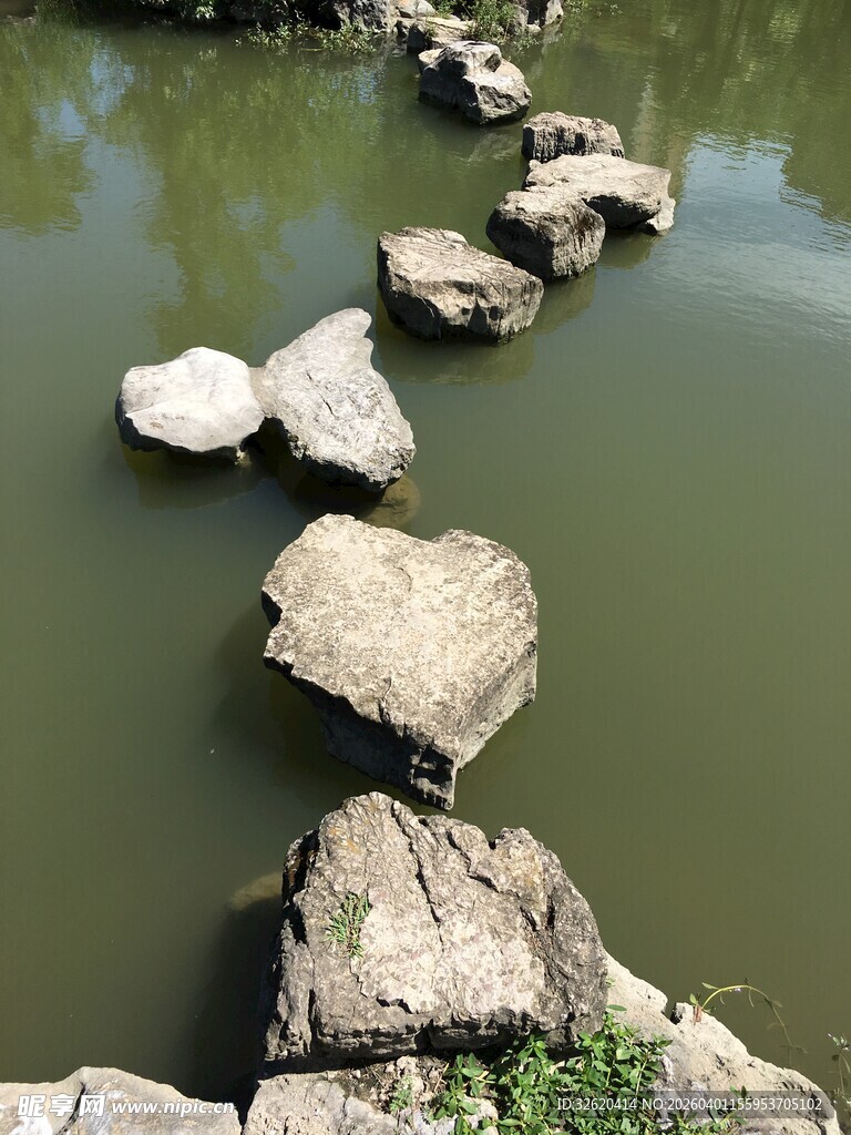 水上汀步石