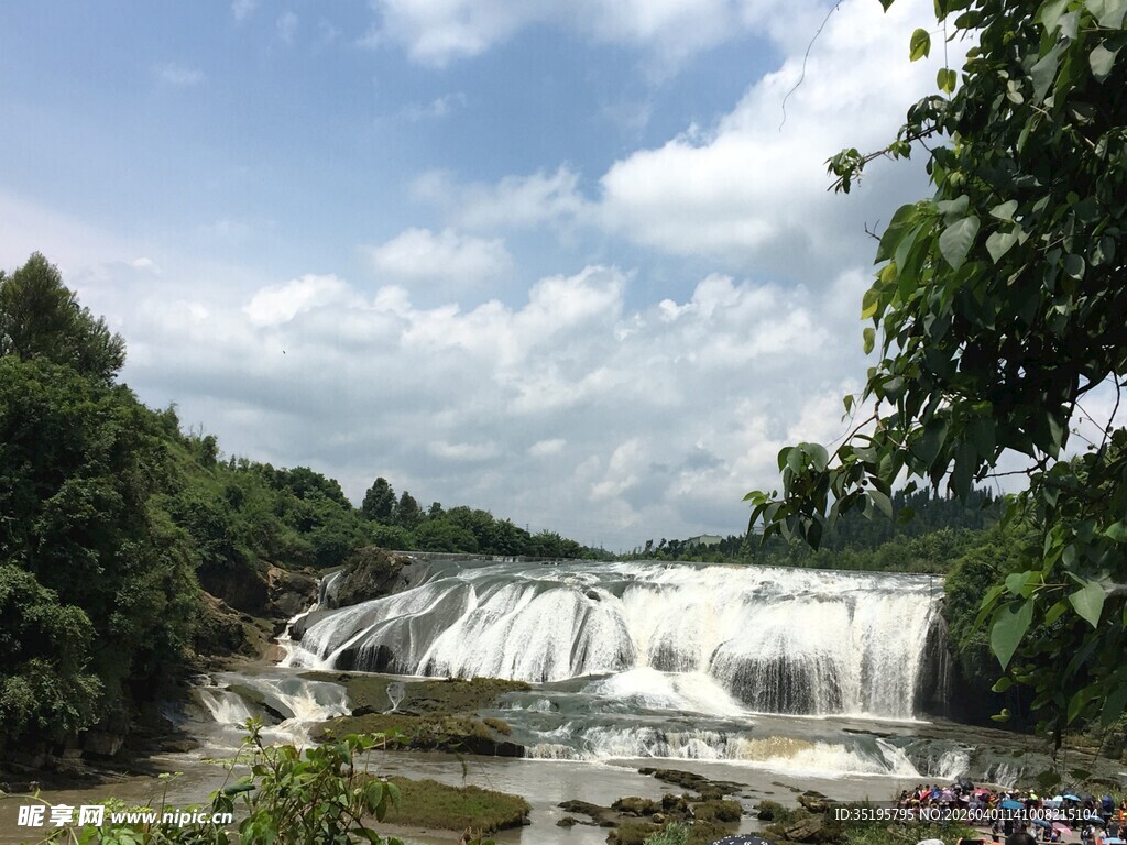 壮观自然瀑布景观