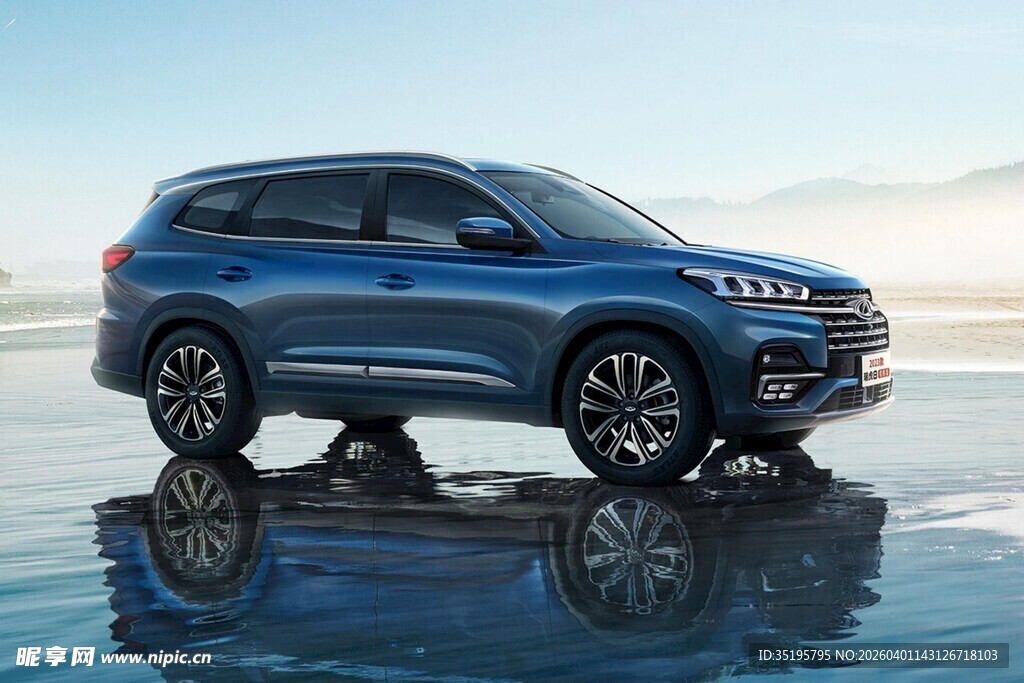 蓝色SUV于平滑地面的靓影