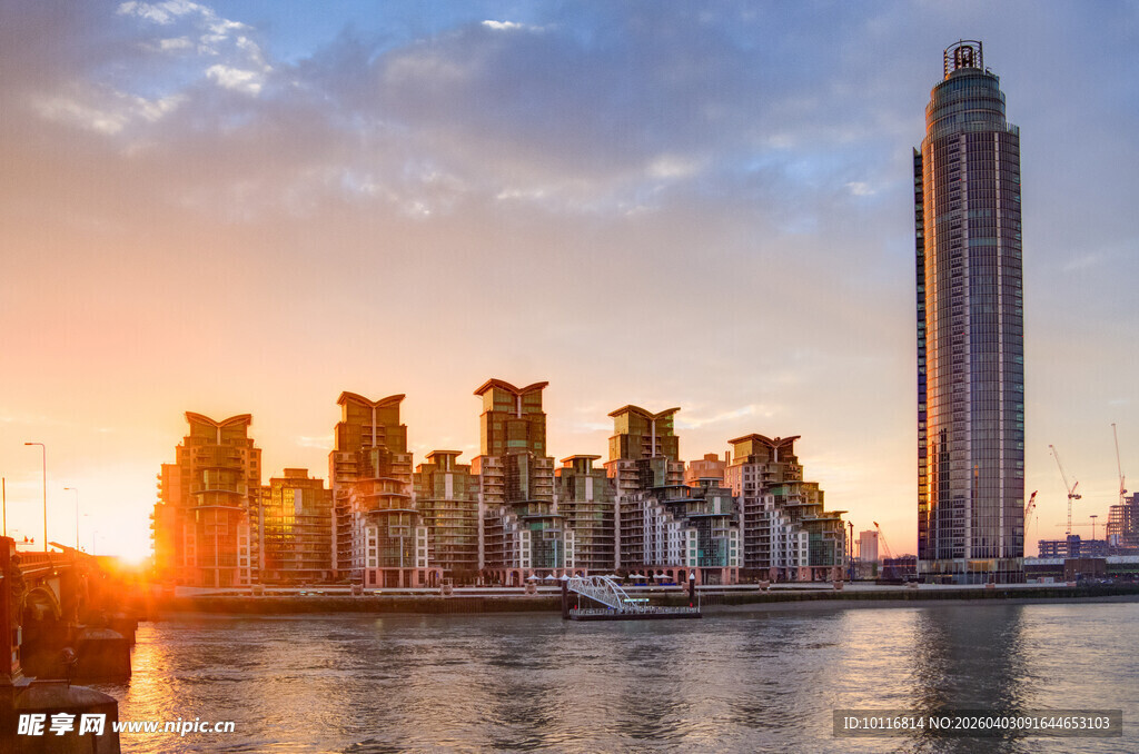 伦敦圣乔治码头塔