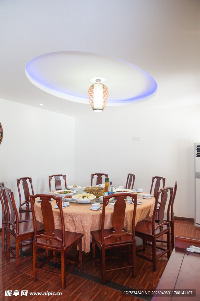 优雅中式圆桌餐厅场景