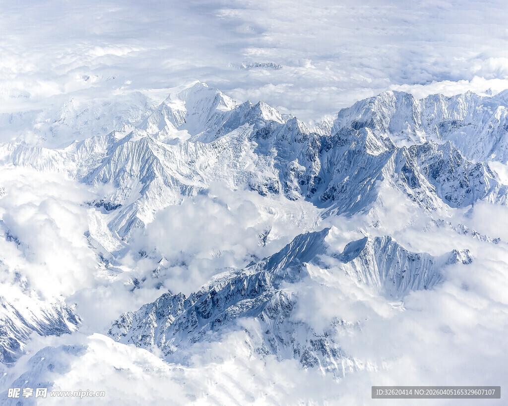 壮丽雪山景观